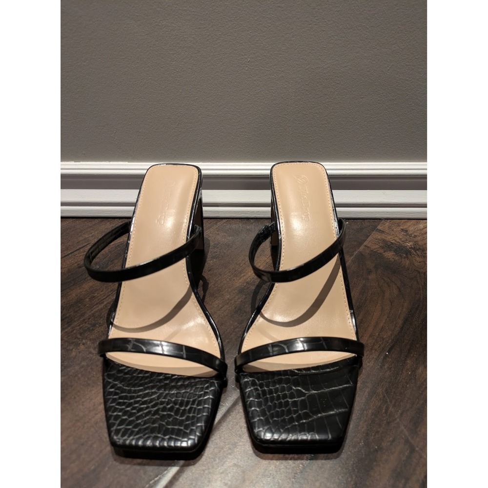 The Drop Avery Black Croc-Embossed Heeled Sandals – Size 8